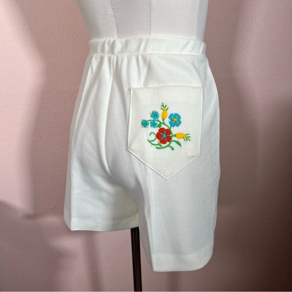 Vintage Floral Embroidery High Waisted white Polyester Shorts 1960 1970 medium - Picture 13 of 16